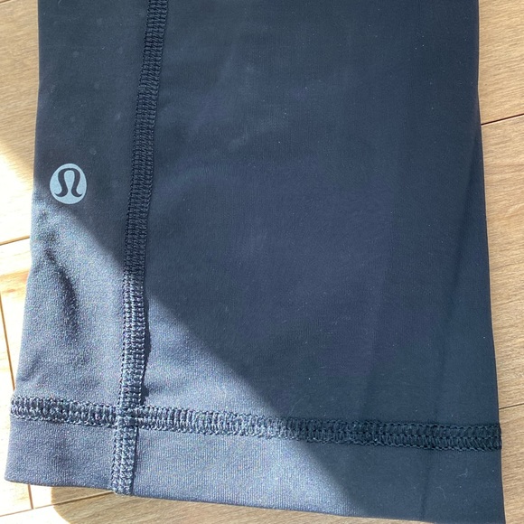 Lululemon 3/4 length joggers black and fuchsia size medium - Picture 2 of 4